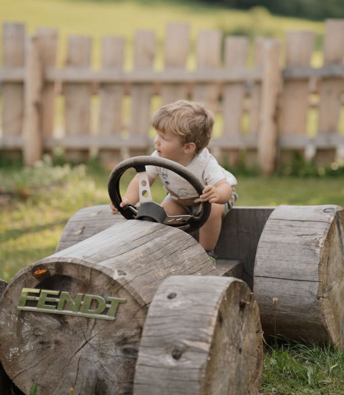 Traktor fahren für die Kleinen - Ferienhof Mair